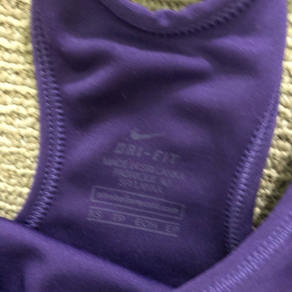 Women’s Nike sports bra - Picture 2 of 2